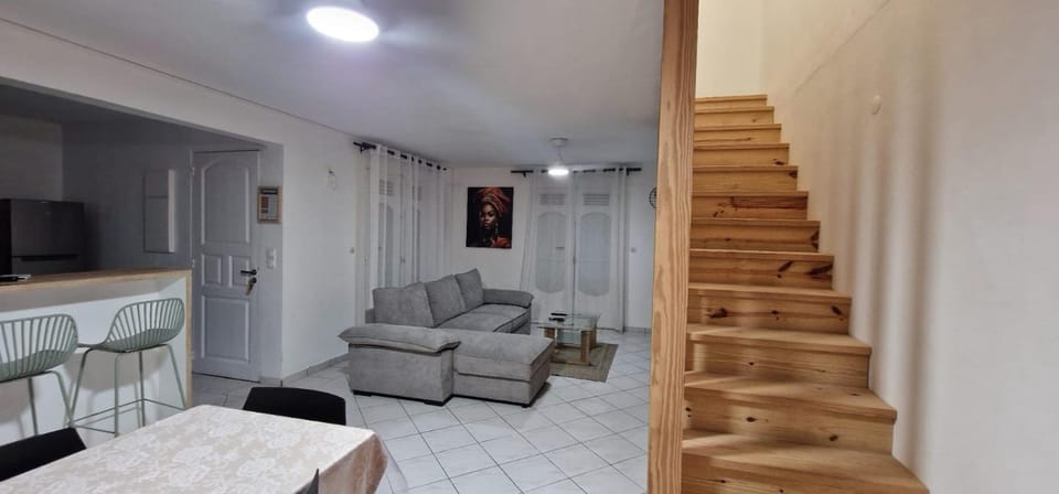 hébergement Les Abymes House in Le Gosier