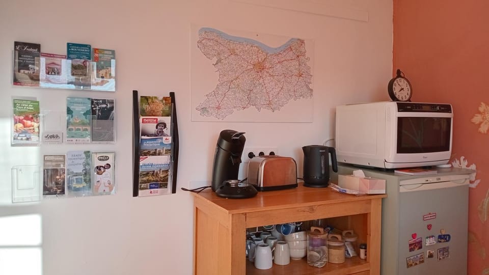 Coffee/tea facilities, toaster