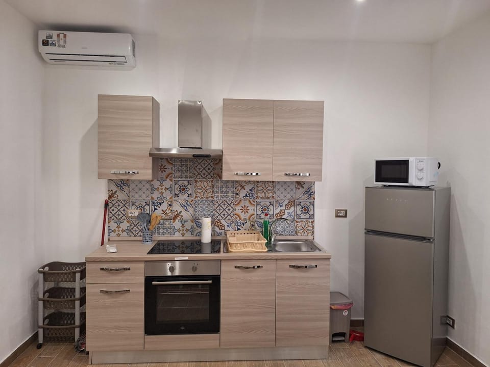 Kitchen or kitchenette, oven, stove