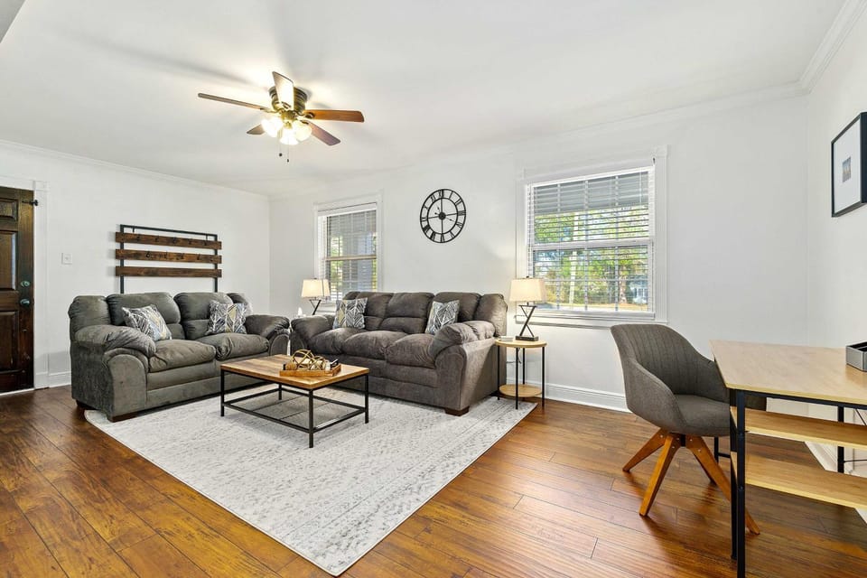 Pet-Friendly Mobile Condo ~ 4 Mi to Downtown! House in Mobile