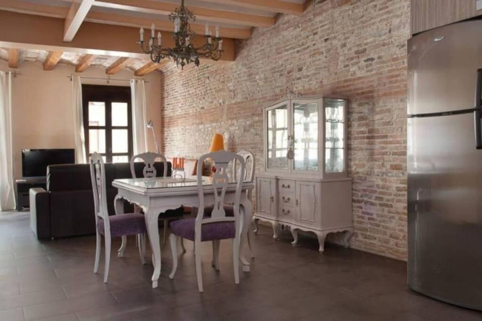 EL born - spacious 2 bedrooms Apartment in Barcelona