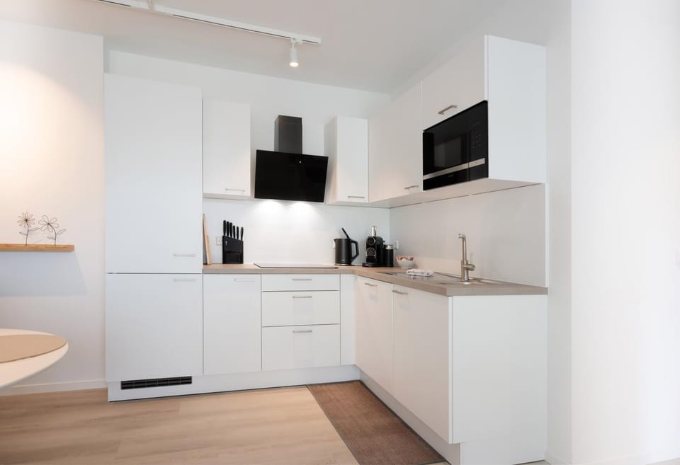 Coffee/tea facilities, dishwasher, microwave, kitchen