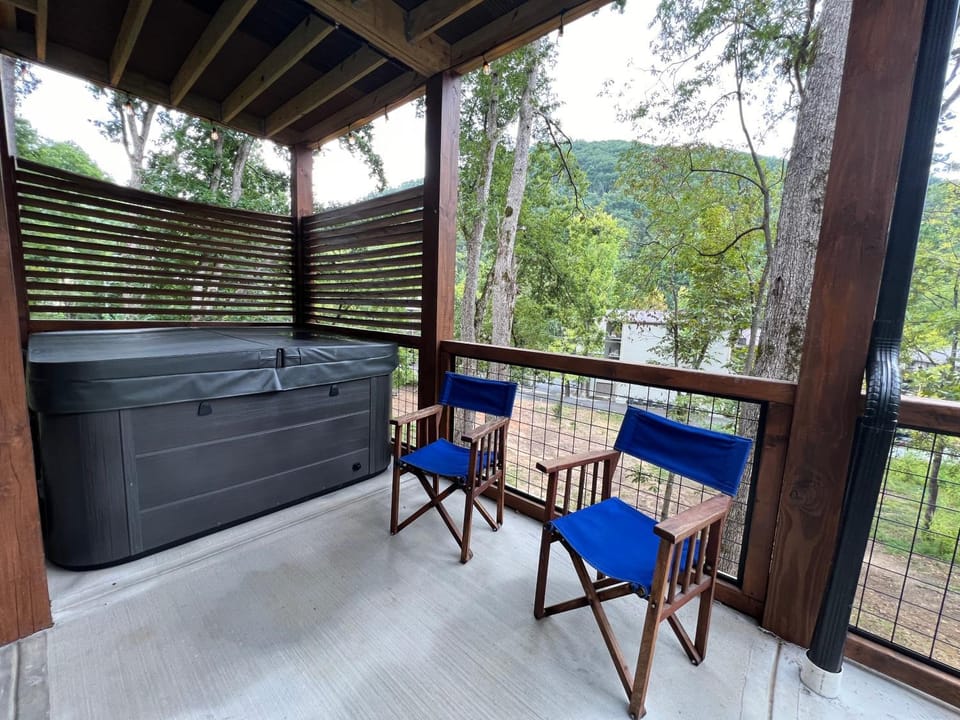Beary Playful a highend luxury cabin nestled in the heart of downtown Gatlinburg Cabin in Gatlinburg