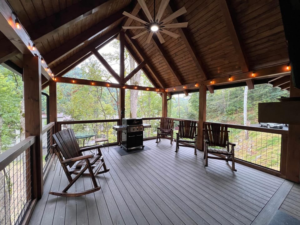 Beary Playful a highend luxury cabin nestled in the heart of downtown Gatlinburg Cabin in Gatlinburg