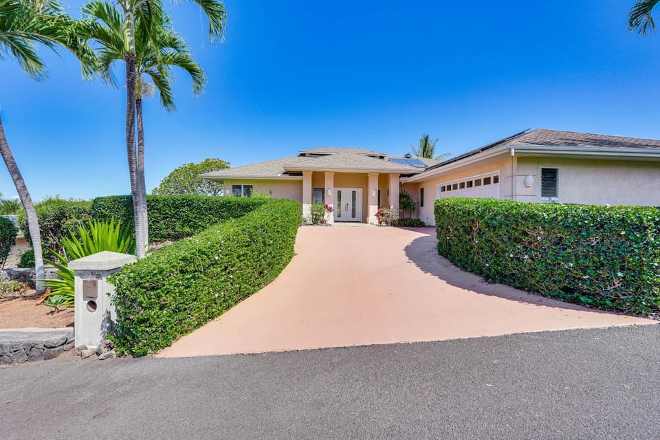 Ocean-View Oasis w/ Pool in Kailua-Kona! House in Holualoa