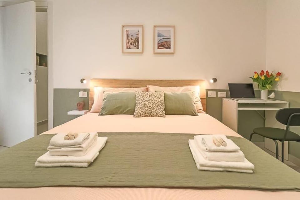 Como - Swiss border modern apt - AC & WiFi Apartment in Como