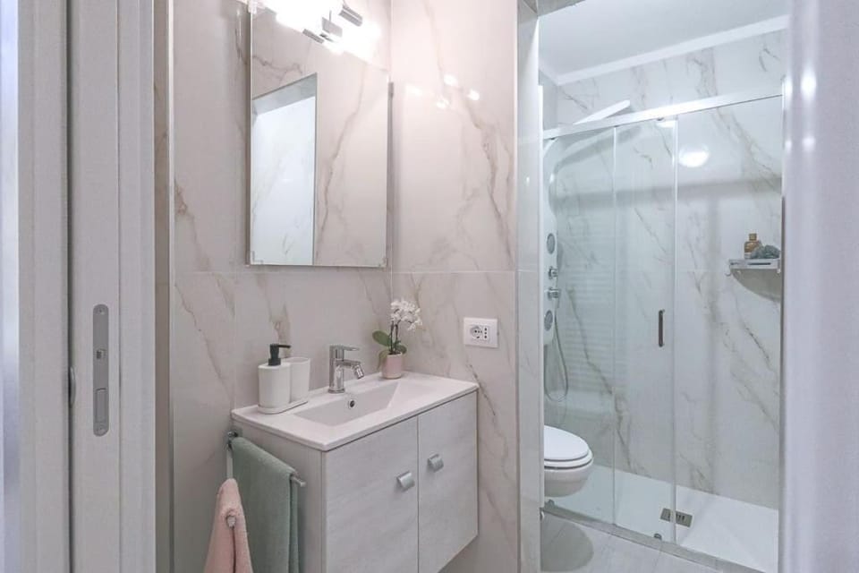 Como - Swiss border modern apt - AC & WiFi Apartment in Como