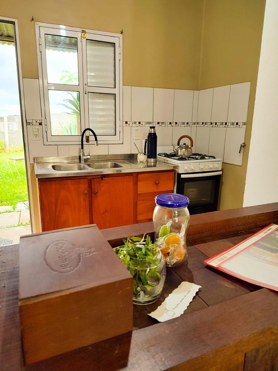 Kitchen or kitchenette, oven, kitchen