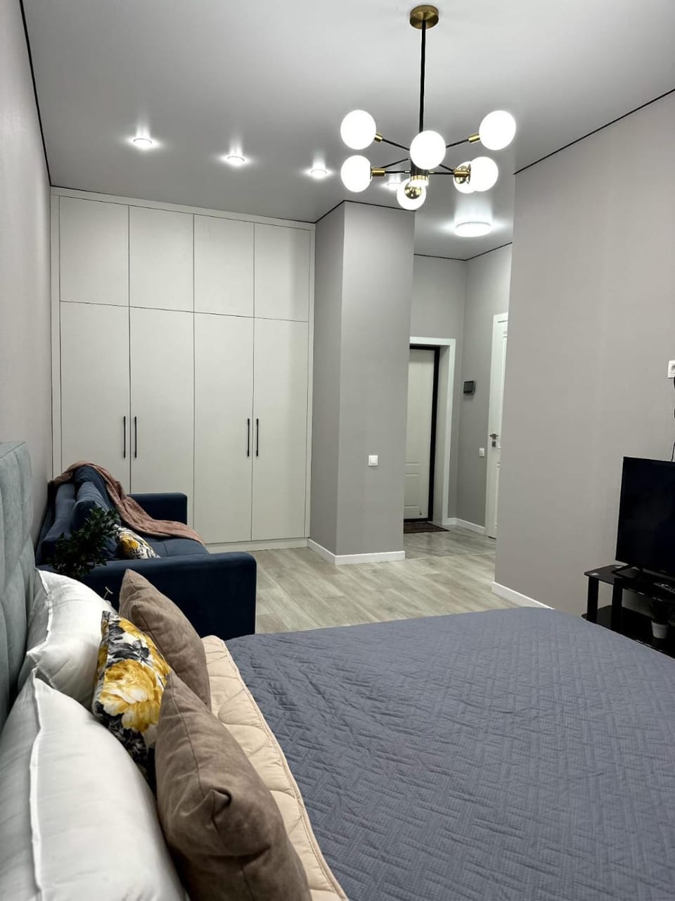 TV and multimedia, Photo of the whole room, Bedroom