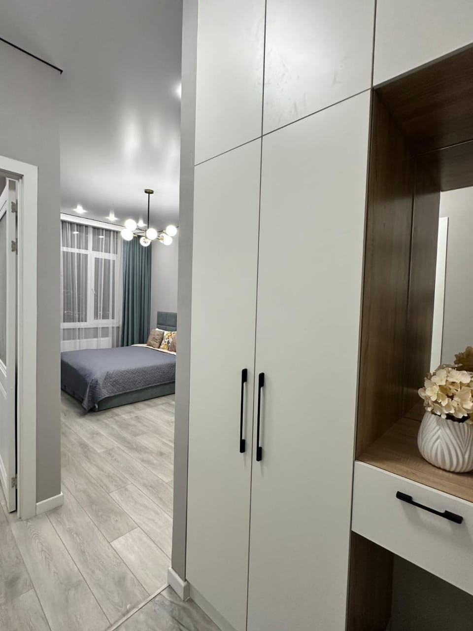 Photo of the whole room, Bedroom