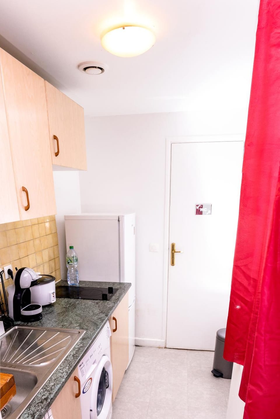 Kitchen or kitchenette, washing machine