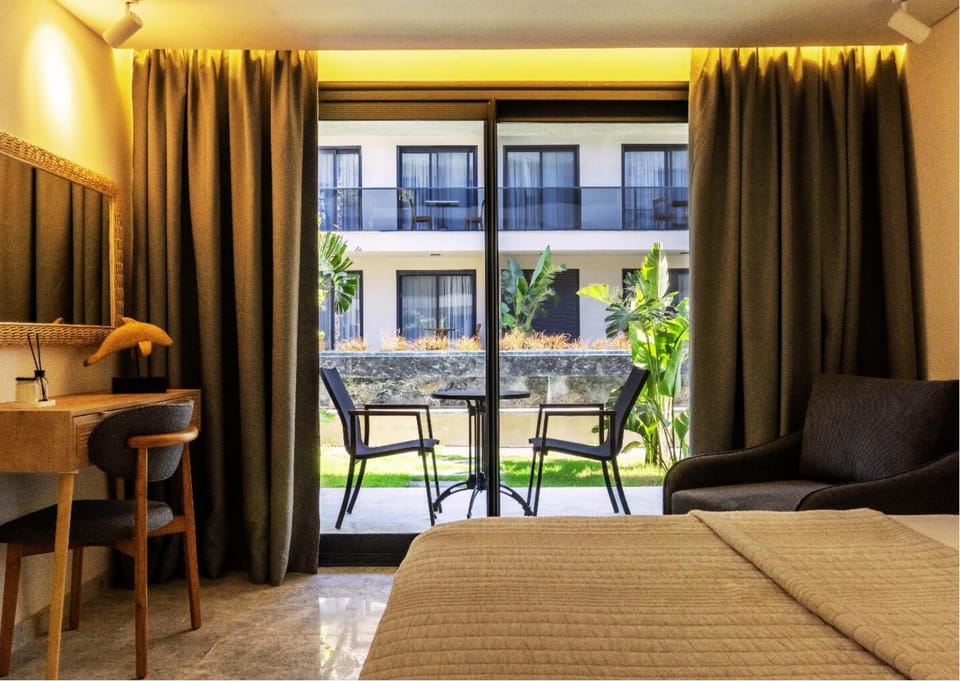 Garden, Photo of the whole room, Swimming pool