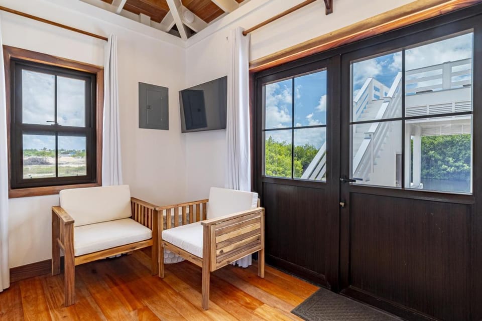 La Dolce Vida and Mistico Beach Club plus Boat Shuttle Villa in San Pedro