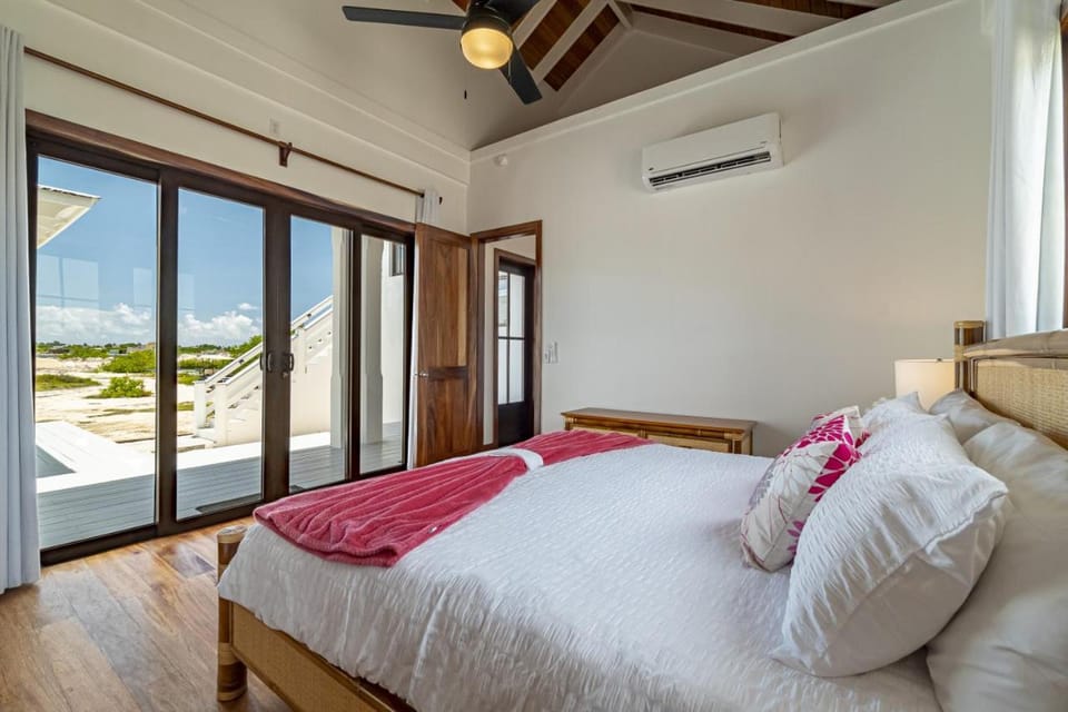 La Dolce Vida and Mistico Beach Club plus Boat Shuttle Villa in San Pedro