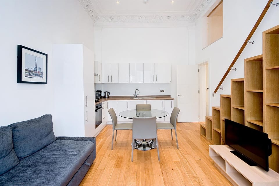 Modern One Bedroom Apartment Paddington Apartment in City of Westminster