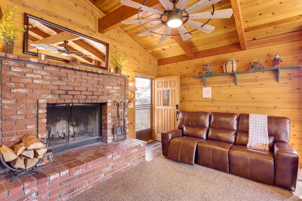 1 Mi to Skiing: Mtn-View Cabin in Big Bear Lake Cabin in Big Bear
