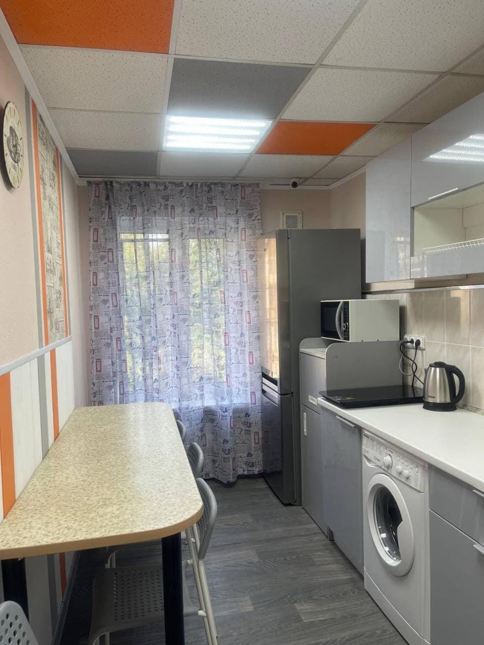 Kitchen or kitchenette, Dining area, minibar, stove, washing machine