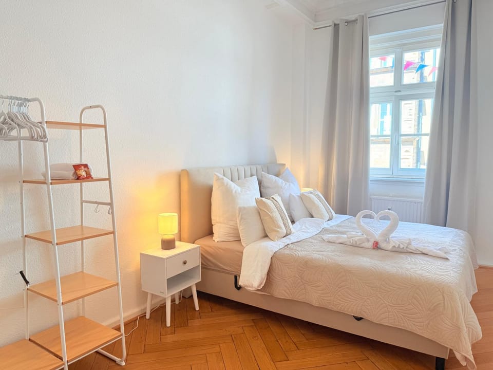 Bed, Photo of the whole room, Bedroom, towels