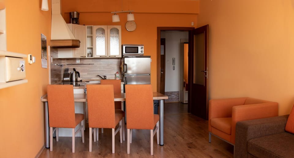 Kitchen or kitchenette, Living room