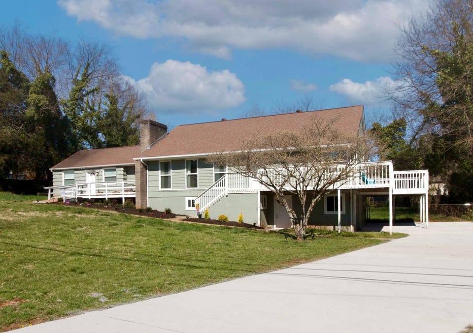 Property building, Day, Natural landscape, Parking