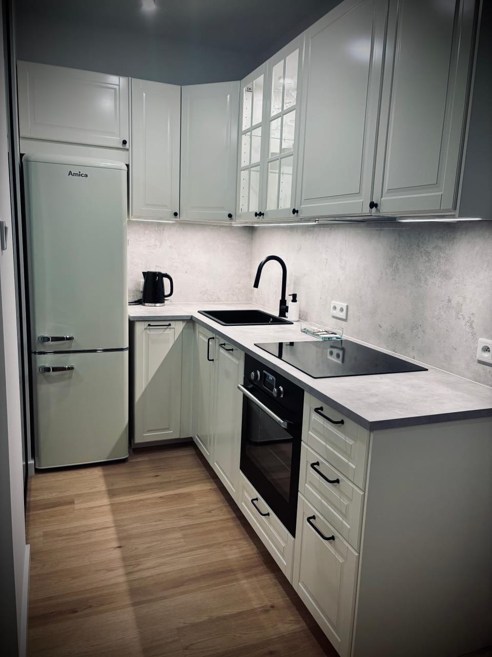 Kitchen or kitchenette, dishwasher, oven, stove