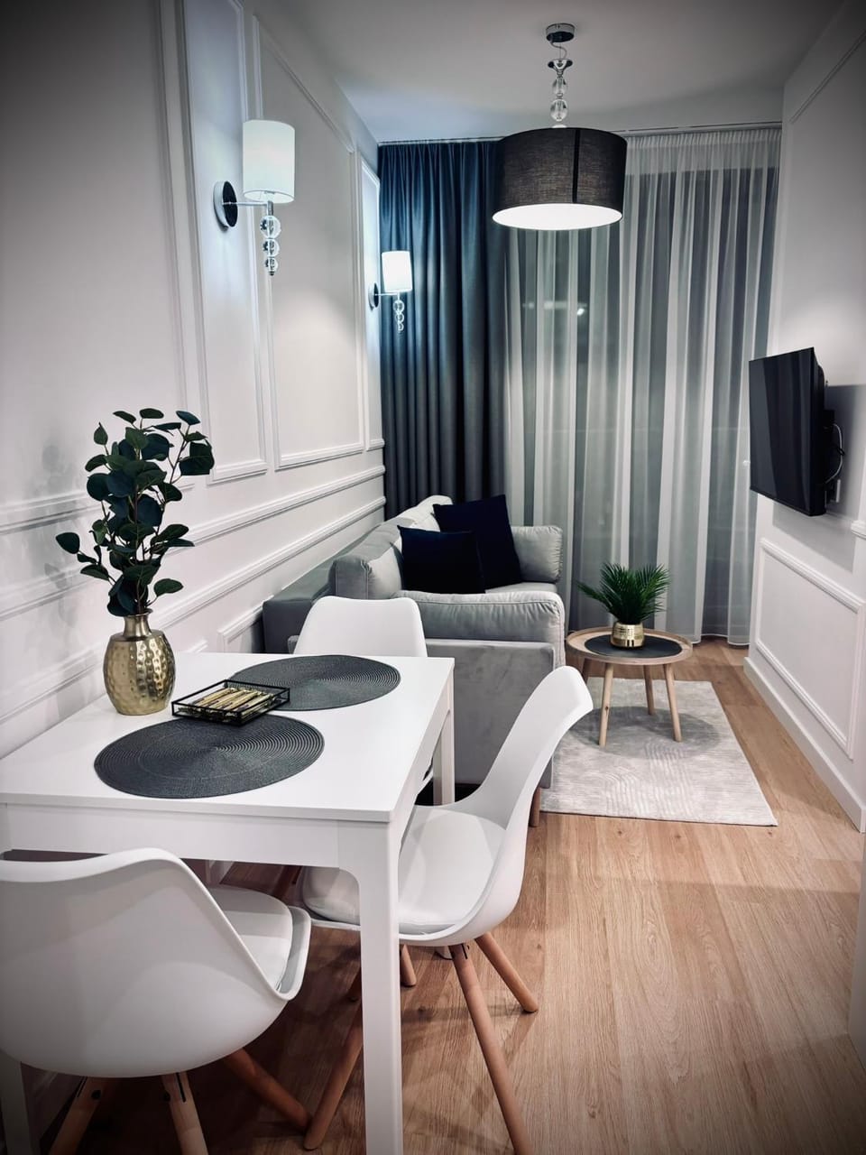 TV and multimedia, Living room, Seating area, Dining area