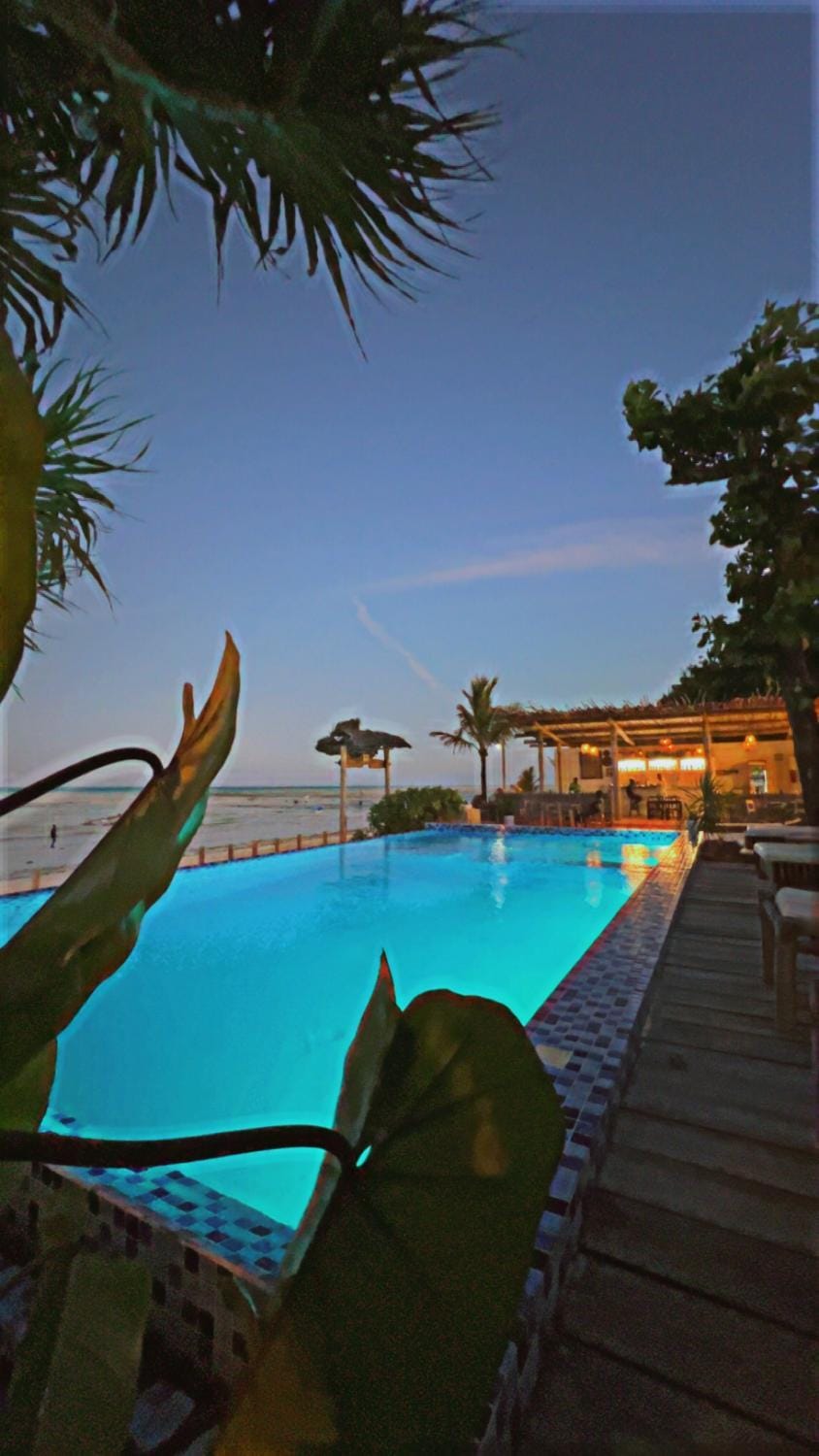 Day, Natural landscape, Pool view, Swimming pool, sunbed
