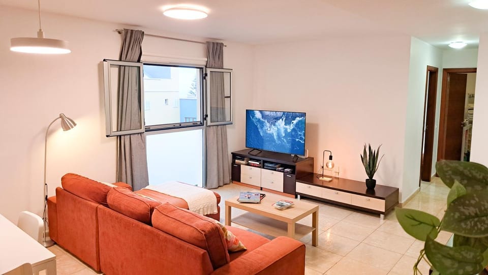 Communal lounge/ TV room, TV and multimedia, Living room, Seating area, Evening entertainment