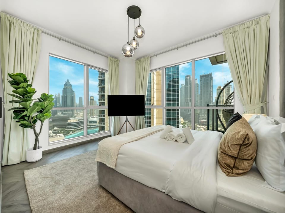 Bed, TV and multimedia, Bedroom