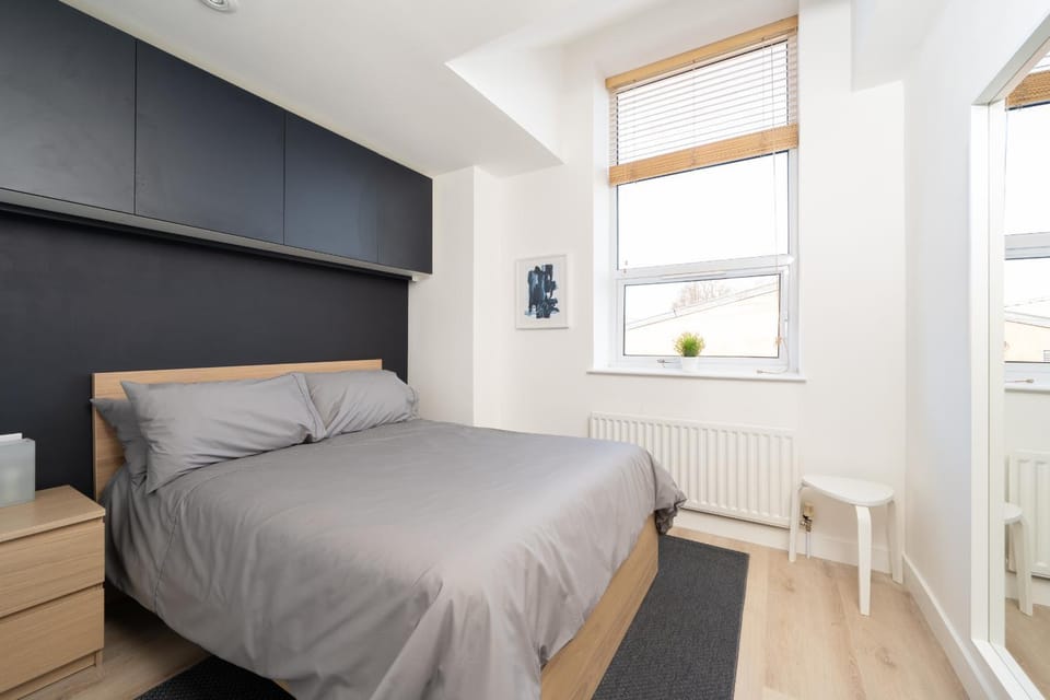 Bed, Photo of the whole room, Bedroom, internet