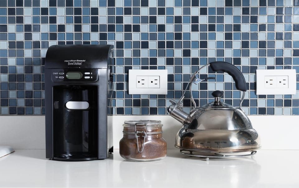 Coffee/tea facilities, Food and drinks, Non alcoholic drinks
