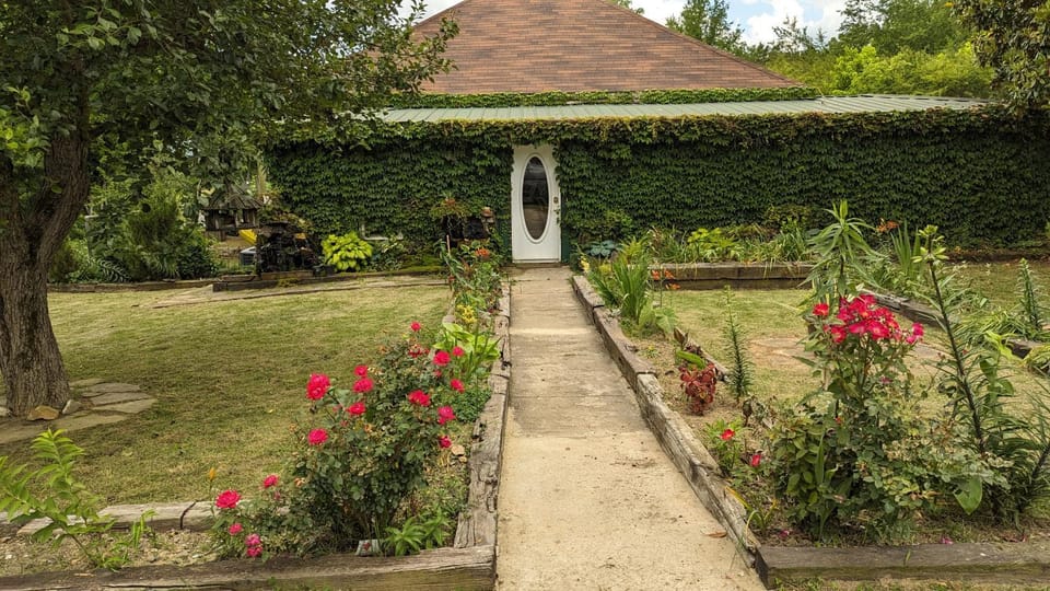 Property building, Day, Garden, Garden view