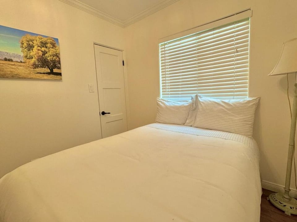 Prime West Los Angeles 4 Bedroom 2 Bathroom House House in Sawtelle Japantown