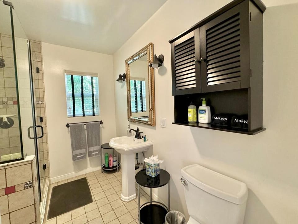 Prime West Los Angeles 4 Bedroom 2 Bathroom House House in Sawtelle Japantown