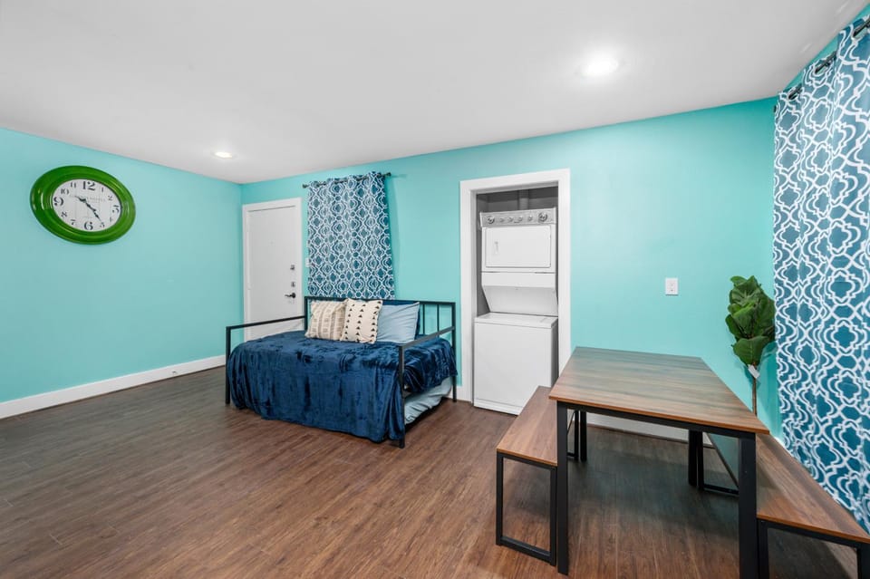 Charming 1BR Apt Few Steps to MedCenter, UH & NRG Apartment in Houston