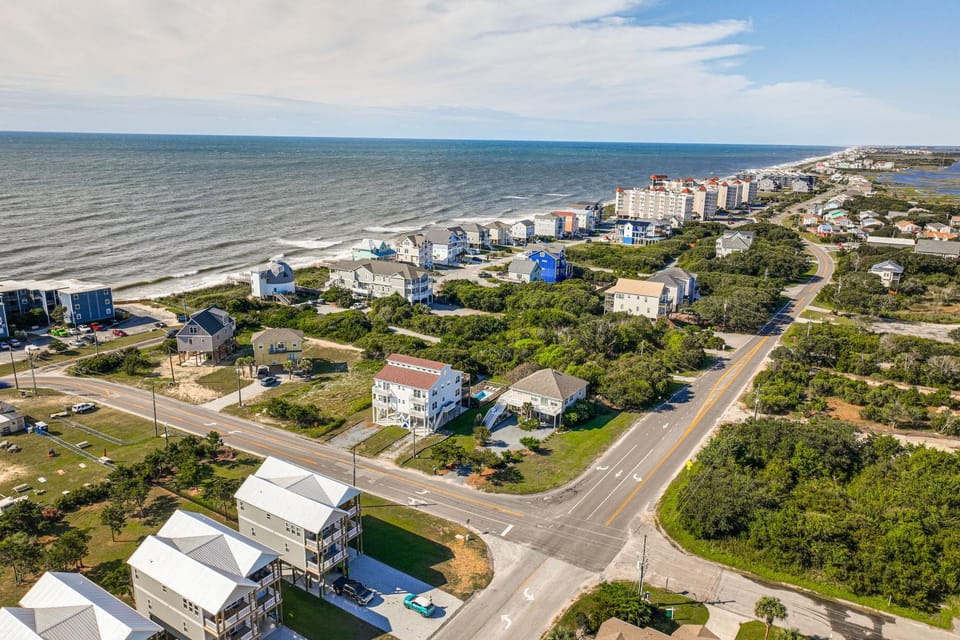 Walk to the Beach: North Topsail Beach Duplex House in North Topsail Beach
