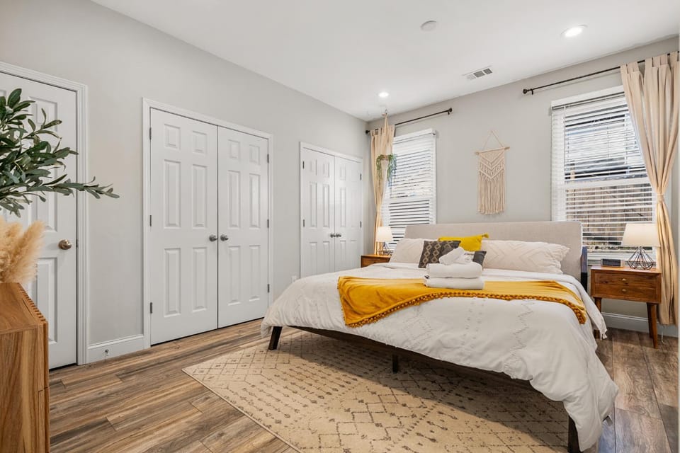 Bed, Photo of the whole room, Bedroom