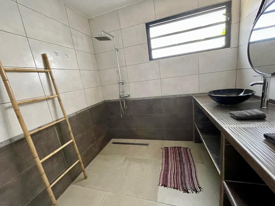 Shower, Bathroom, towels