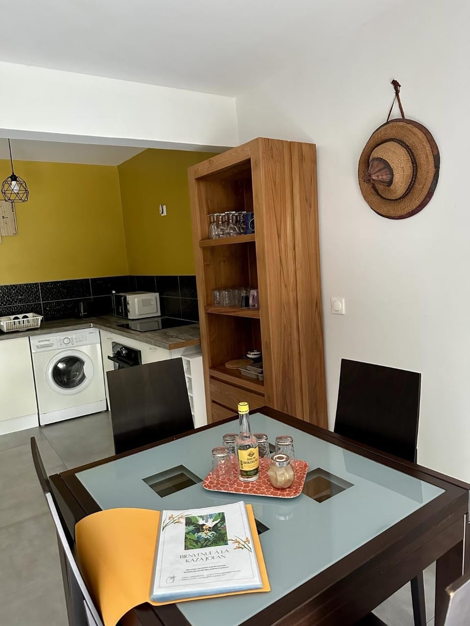 Kitchen or kitchenette, Dining area, dishwasher, oven, stove, washing machine
