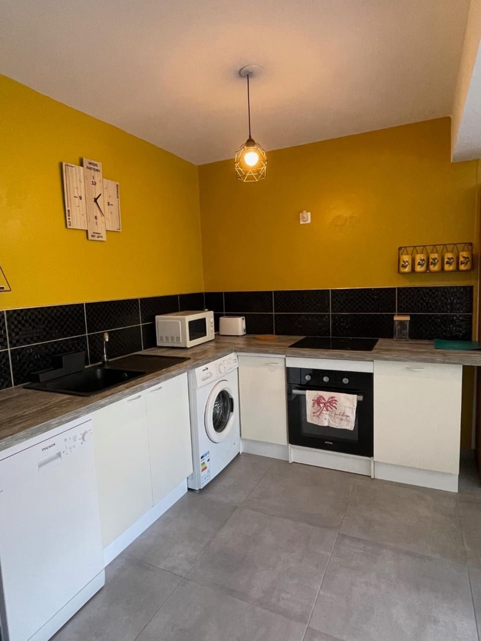 dishwasher, microwave, oven, stove, toaster, washing machine, kitchen