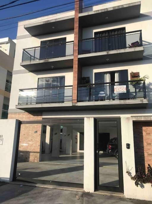 Apartamento encantador em Rio das Ostras Apartment in State of Rio de Janeiro