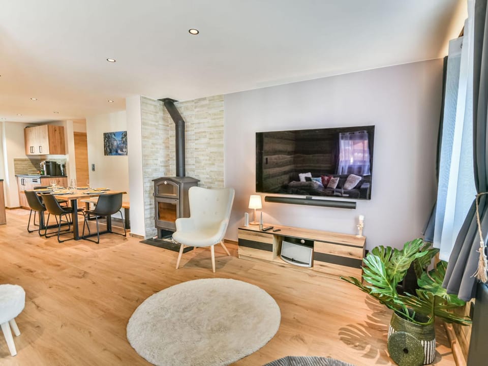 T3 rénové au centre, parking, casier à skis, 4-6 pers - FR-1-685-81 Apartment in Les Gets