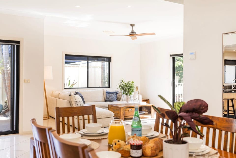 The Atrium by Experience Jervis Bay House in Saint Georges Basin