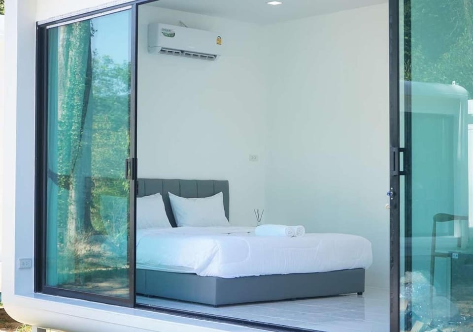 Bed, Bedroom, air conditioner