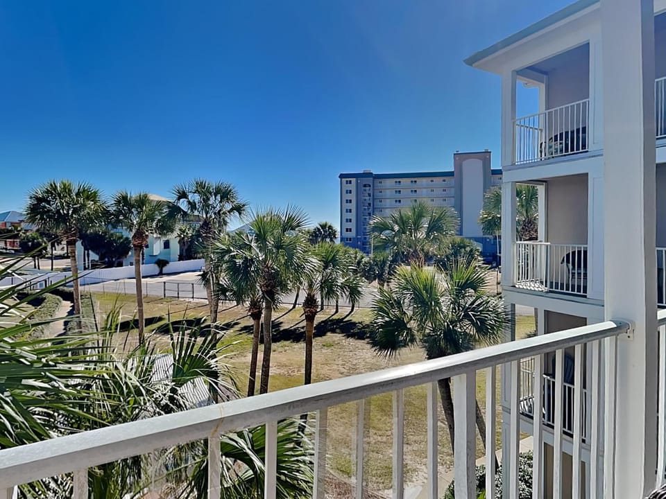 Neighbourhood, Balcony/Terrace, Beach