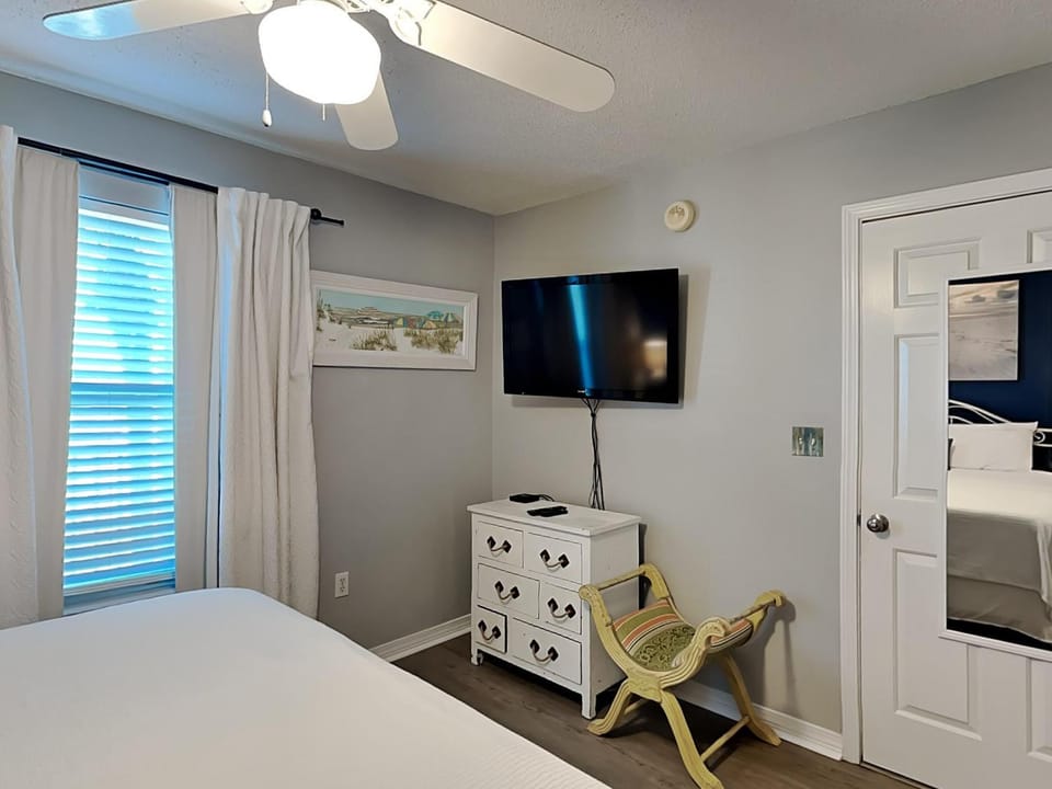 Bed, TV and multimedia, Bedroom, furniture