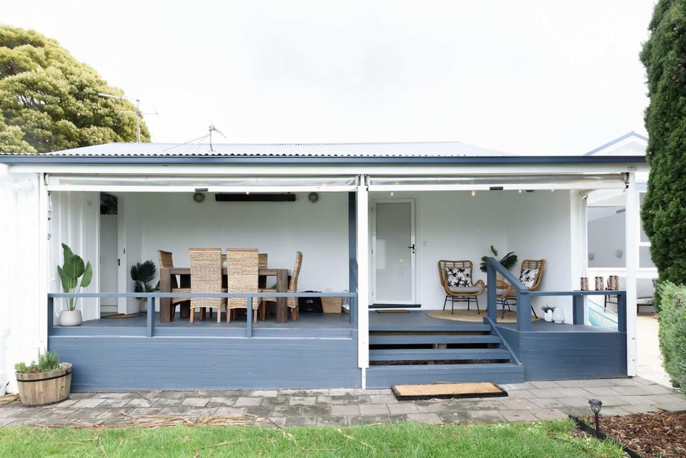 Stylish Escape with Sea Breezes & Comfort House in Bridport