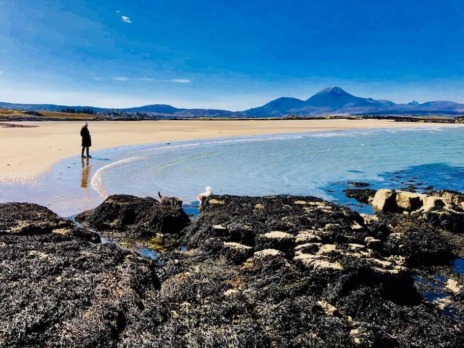 The Anchorage, right on the Skye shore House in Scotland