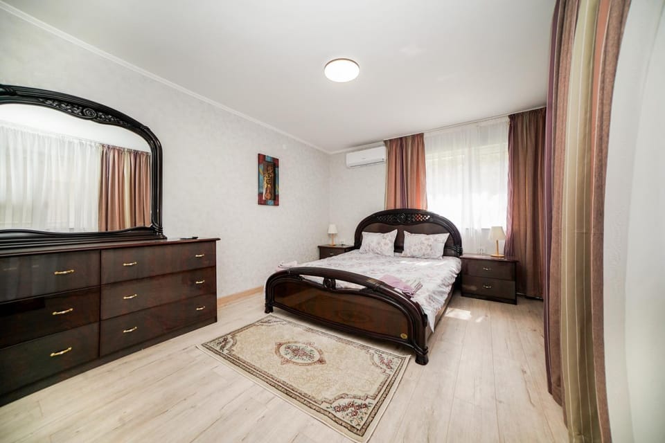 Photo of the whole room, Bedroom