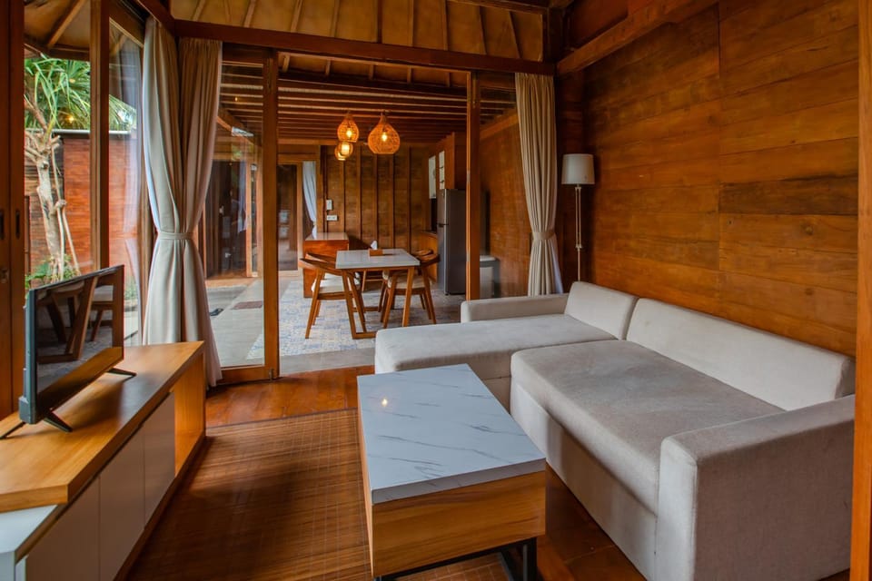 TV and multimedia, Living room, Seating area, Evening entertainment